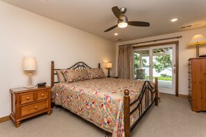 6 chambres, fer et planche à repasser, lit de bébé portatif