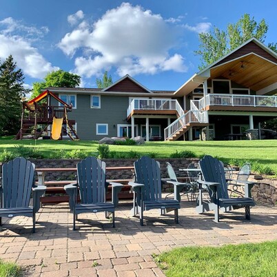 Quiet Luxury Lakefront Retreat w/Pontoon and dock Included - Alexandria, MN