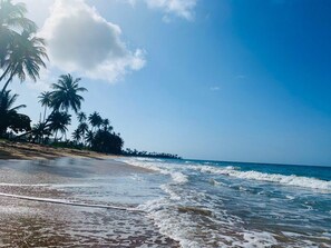 Am Strand, Liegestühle, Strandtücher