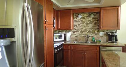 Beautiful 2/2 Townhouse in Princeville, Free WiFi, Cable TV, BBQ, beach gear