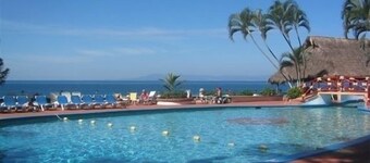 Fabulous Oceanfront Studio Condo from 80 a night.