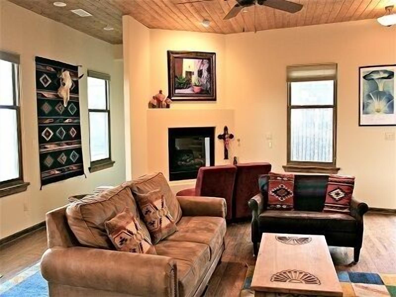 Beautiful Inviting Condo in Heart of Santa Fe