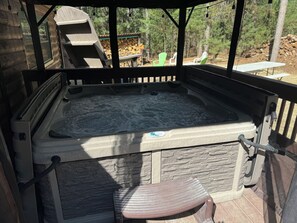 Outdoor spa tub - Vacation Rental in Westfield/Oxford, Wis., with acres of nature … (Oxford)
