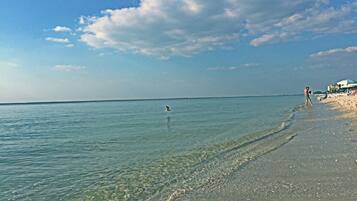 Beach nearby, sun loungers, beach towels