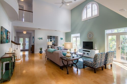 Walk to Vanderbilt Beach, Heated Resort Pool & Spa, Kids Gear