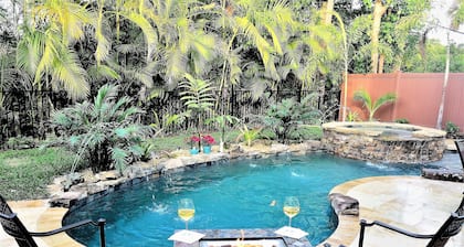 Valtava Upea House - Upea suolaisen veden allas & Spa - 5 min kävelymatkan päässä Beach