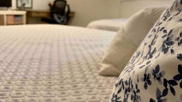 2 habitaciones, tabla de planchar con plancha, cuna de viaje y wifi