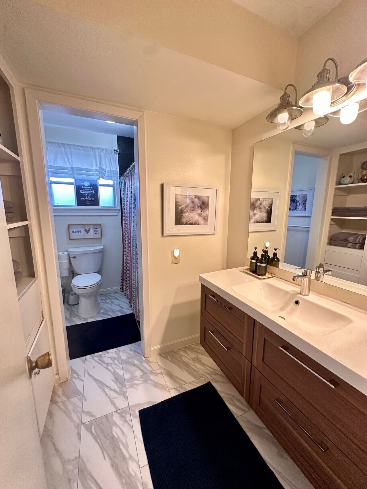 Combined shower/bathtub, hair dryer