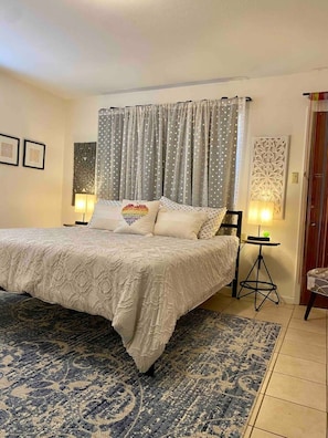 2 habitaciones, tabla de planchar con plancha, cuna de viaje y wifi