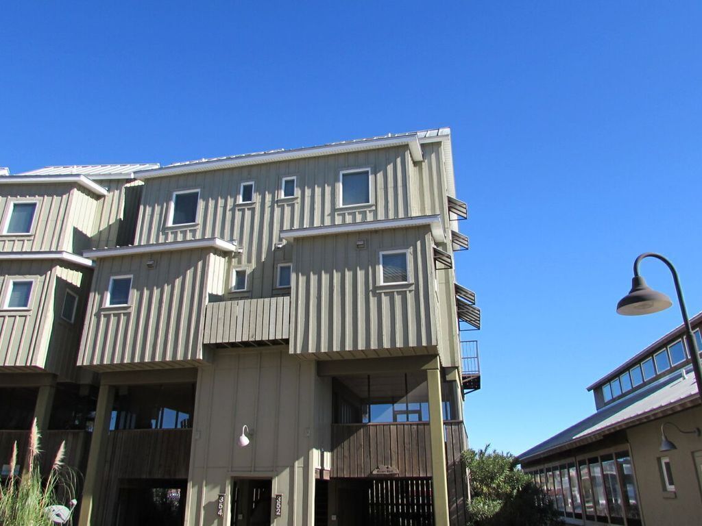 Good Catch / Riverfront Pirate's Landing Condo