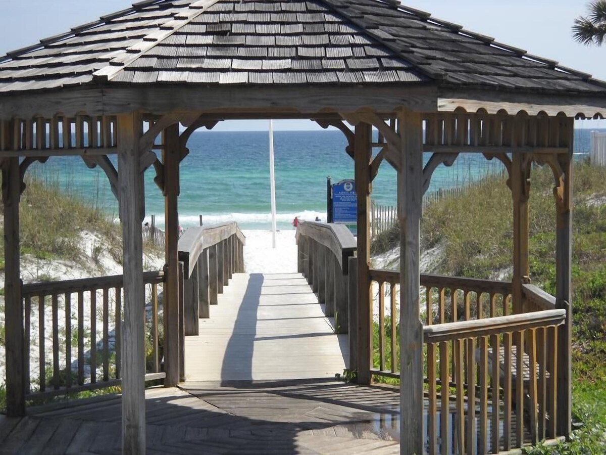 Photo 4 of Great Tarpon Getaway Sleeps 8,Pet Friendly,Steps to the Beach