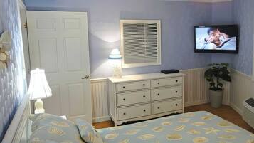 1 bedroom, iron/ironing board, internet, bed sheets