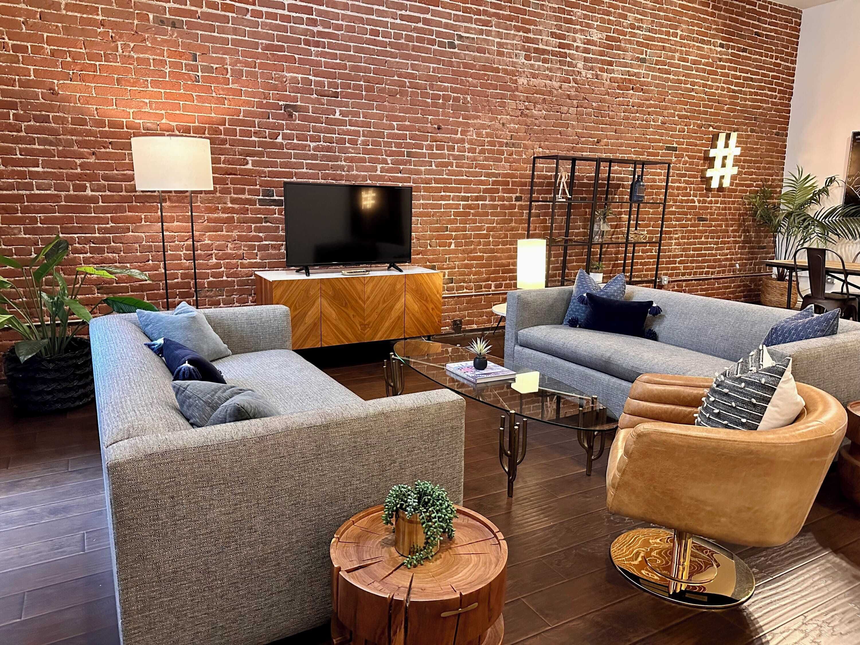 Huge Ace-Style Hotel Loft Downtown!