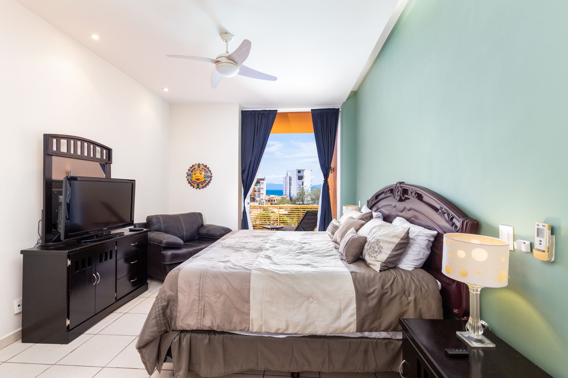 La Joya 313 Superb 2 BR Condo Close Proximity to Restaurants and Marina