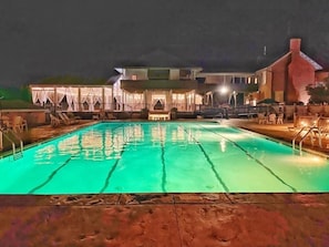 Piscina all'aperto, una piscina riscaldata
