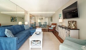 Smart TV, books - Coveted Naples Continental Club - Directly on the beach (Naples)