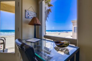 Interior - BOOK THIS AMAZING OCEANFRONT CONDO RIGHT IN MISSION BEACH!!! GREAT AMMENTIES. (San Diego)