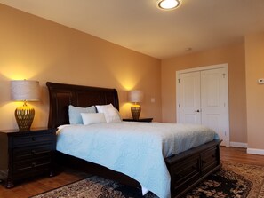 4 habitaciones, escritorio, tabla de planchar con plancha y wifi gratis 