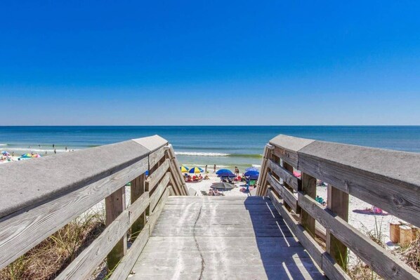 Beach - Less than 2 mins to beach by the included 6 seat street legal Low Speed Vehicle (Santa Rosa Beach)