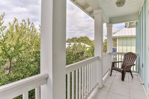 Property grounds - Less than 2 mins to beach by the included 6 seat street legal Low Speed Vehicle (Santa Rosa Beach)