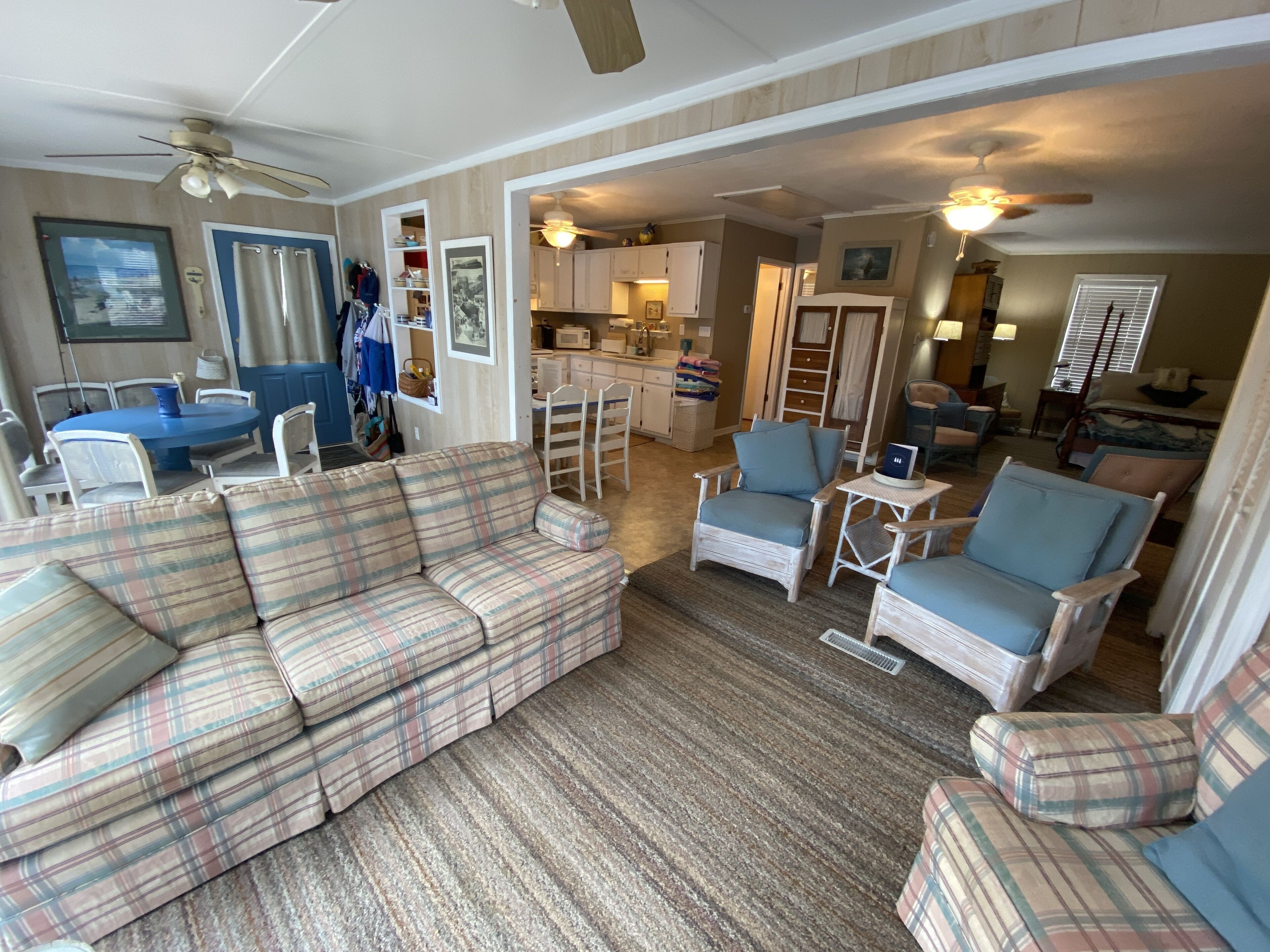 Adorable Cabin with great views, swimming, bathing and fishing