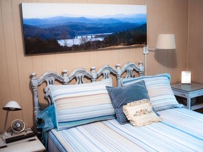 2 室のベッドルーム、デスク、アイロン / アイロン台、WiFi