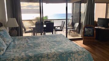 3 bedrooms, desk, iron/ironing board, travel cot