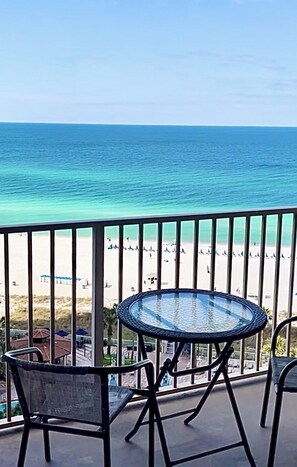 Property grounds - INVITING BEACH UNIT WITH OCEANS VIEWS - BEACH CHAIR SERVICE AND PREMIER PARKING! (Panama City Beach)