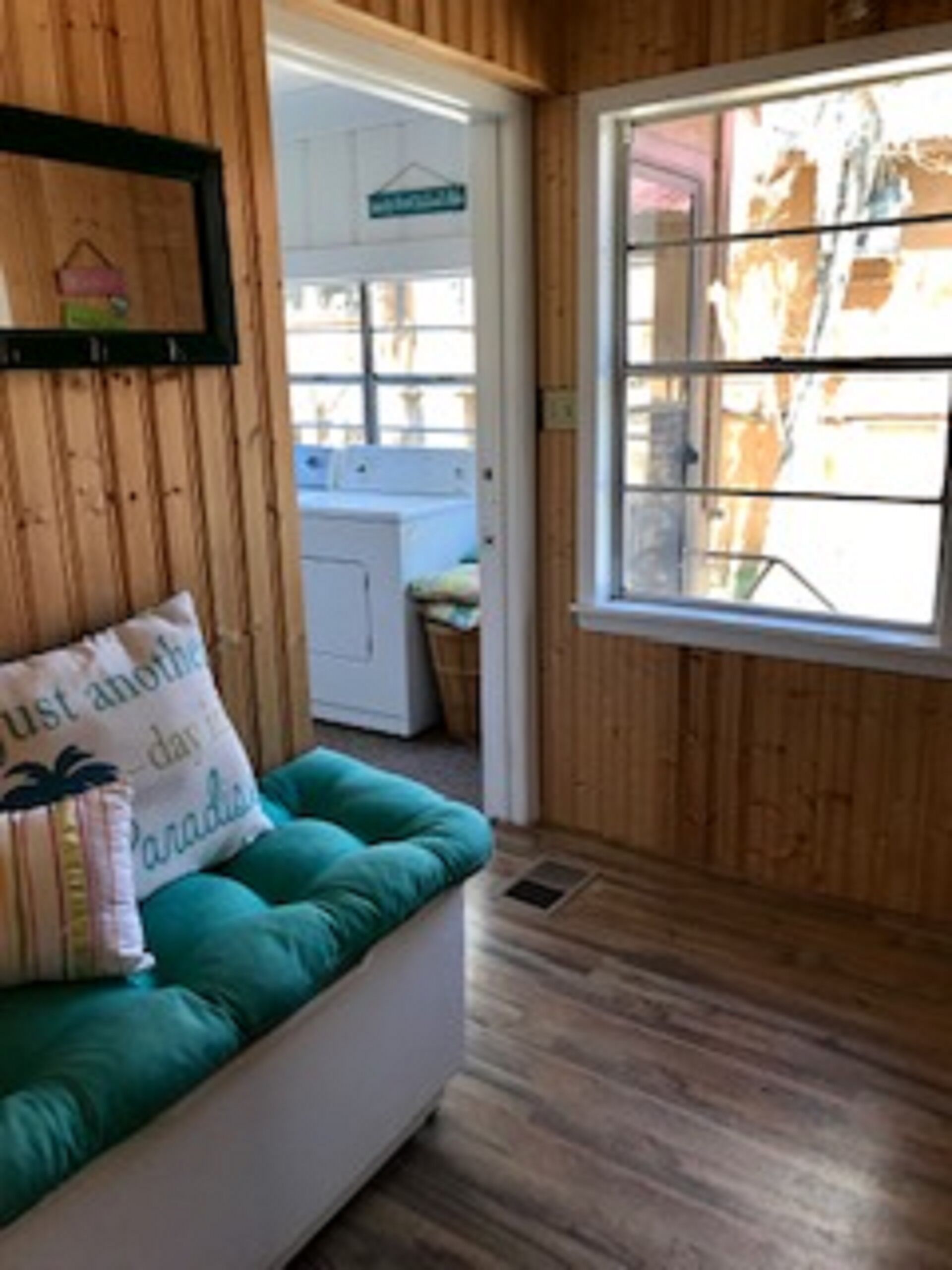 River front cabin on Caddo Lake / Big Cypress Bayou