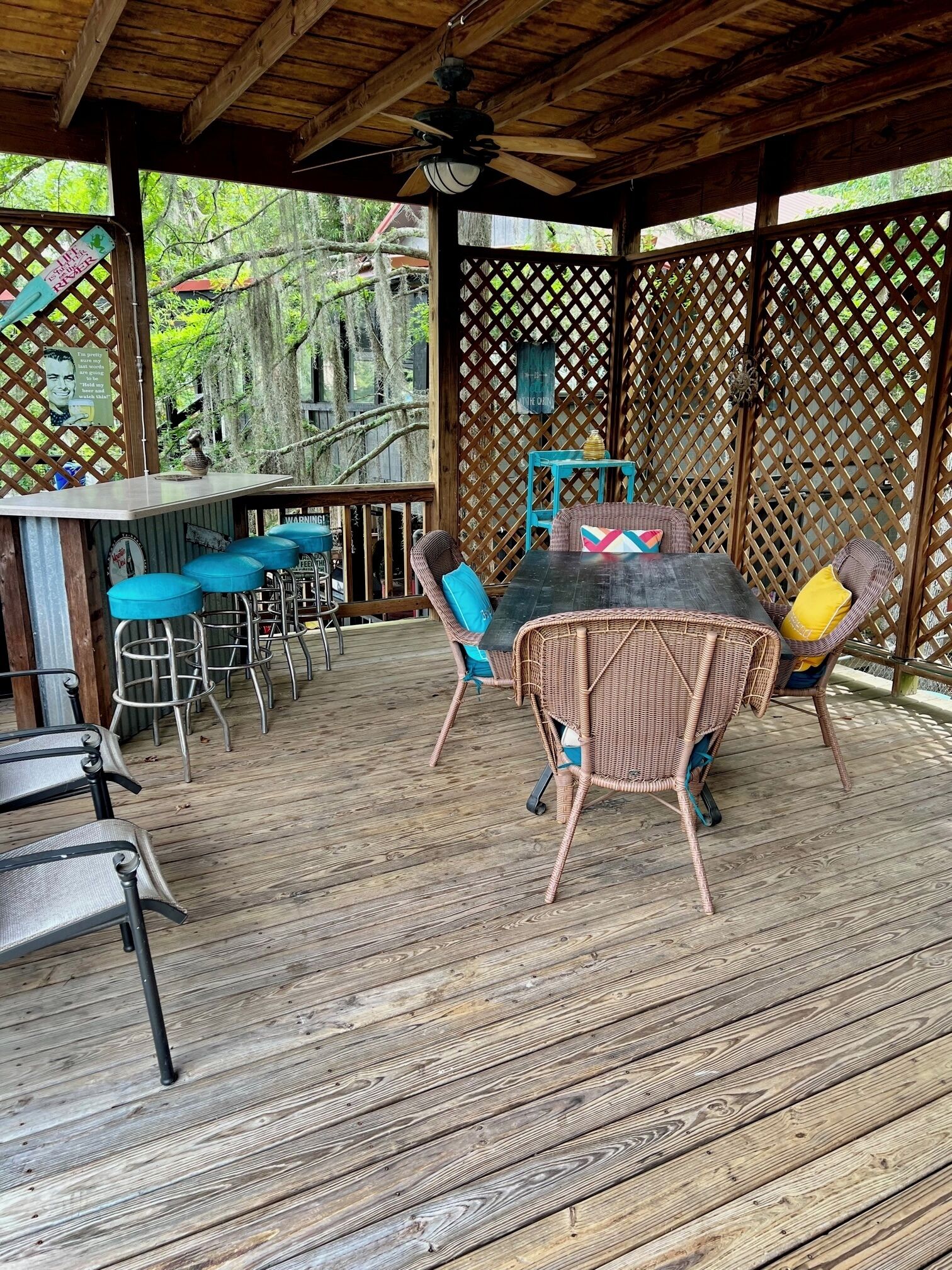 River front cabin on Caddo Lake / Big Cypress Bayou