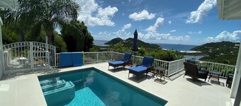 Villa de lujo con excelentes vistas al mar - Privada y cerca de la ciudad