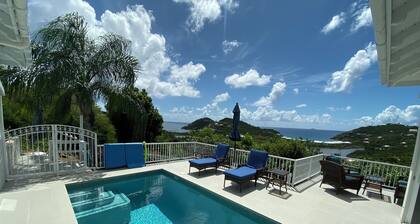 Villa de lujo con excelentes vistas al mar - Privada y cerca de la ciudad