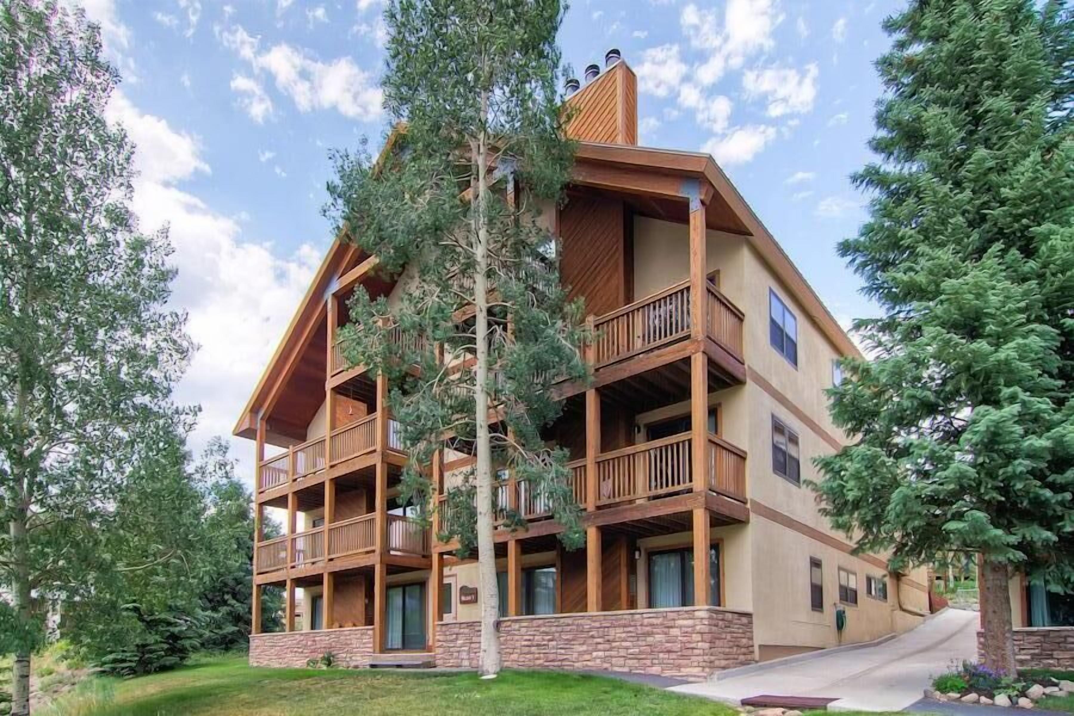 Beautiful & Spacious! 4 Bedroom 2.5 bath, with 2 Decks facing Mt. Crested Butte!