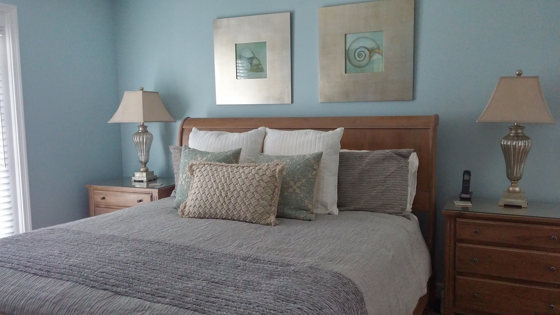 Gorgeous Southend Condo 1 Block to Beach and 6 Tags