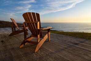 Terrace/patio - On the front, views of the surf (Block Island)