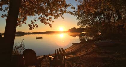 Two bedroom lakeside cabin just 30' from Lake Wissota!