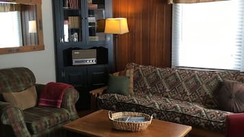 電視、DVD 播放機、足球機、乒乓球設施