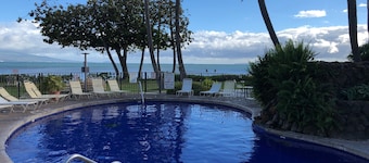 Crew Rest Maui - 2BR/2BA, Oceanfront, Superior Views, A/C, sleeps 6