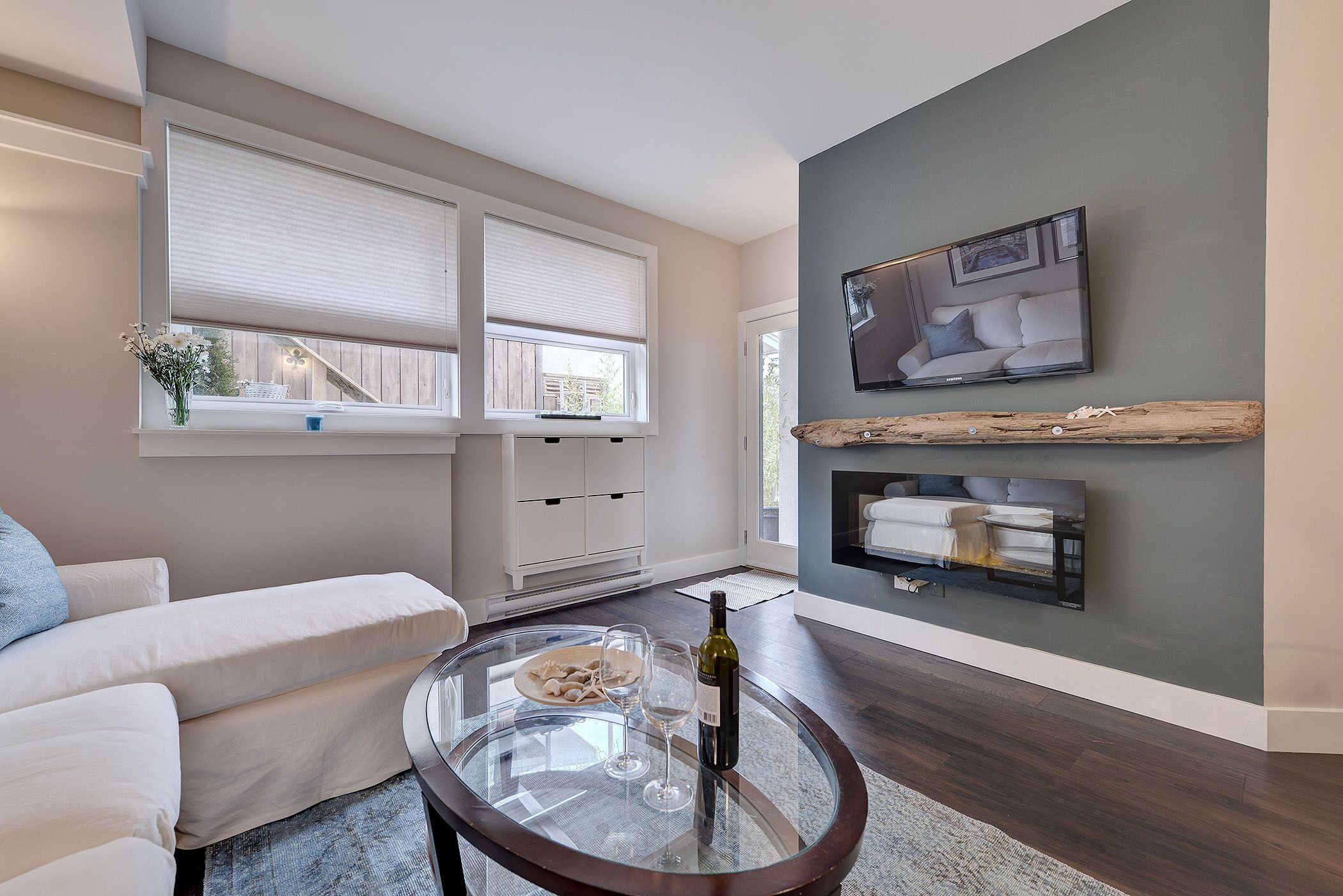 Cadboro Bay/University Area Beautiful New Suite