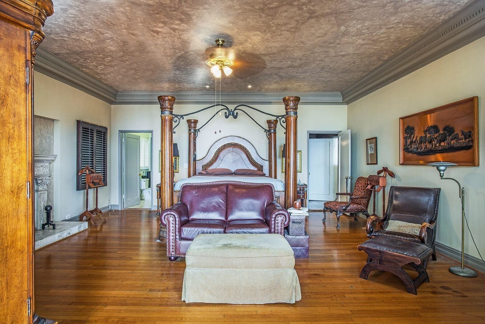 Beach Front Condo Walking Distance to Restaurants and Cocktail Lounges