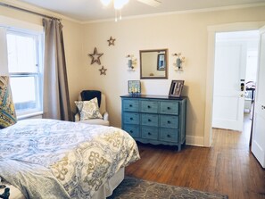 2 bedrooms, iron/ironing board, WiFi, bed sheets - Stunning 2 Bedrm in Country Club North, steps to Cherry Creek close to Downtown (Denver)