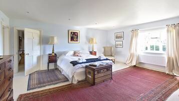 4 slaapkamers, een strijkplank/strijkijzer, gratis wifi, beddengoed