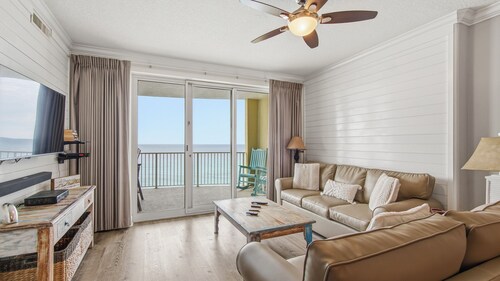Emerald Isle 904 - Front row beach chair service included! Affordable rates!