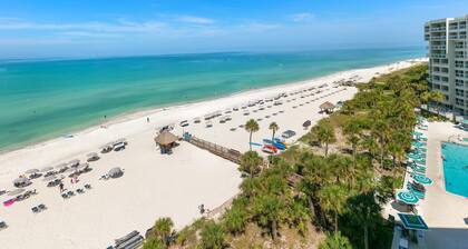 Luxurious Beachfront Jr. Suite by FVC