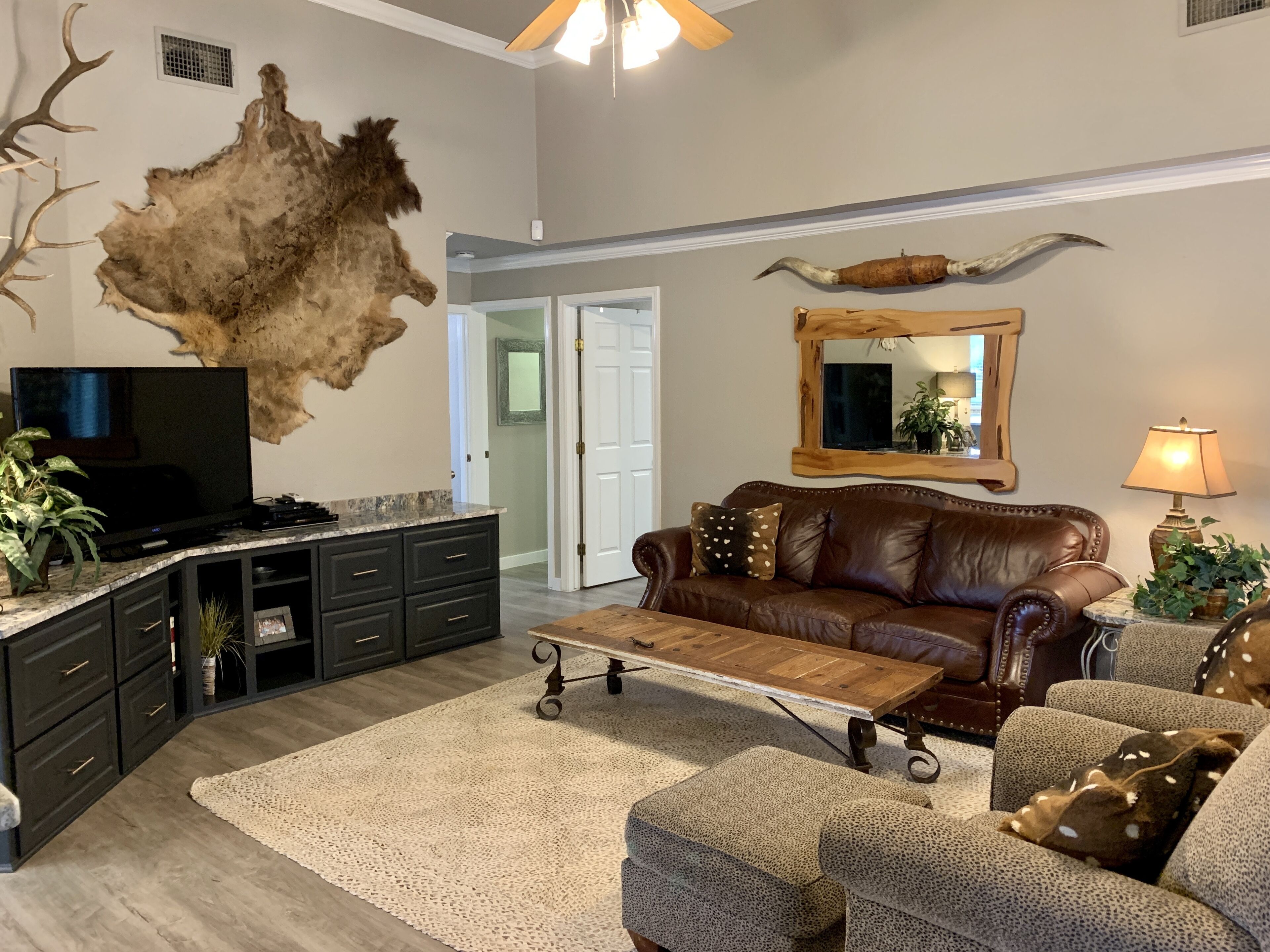 Riverfront House on Guadalupe-3BR W/Opt 4BR -Texas Hill Country-Day's Away House