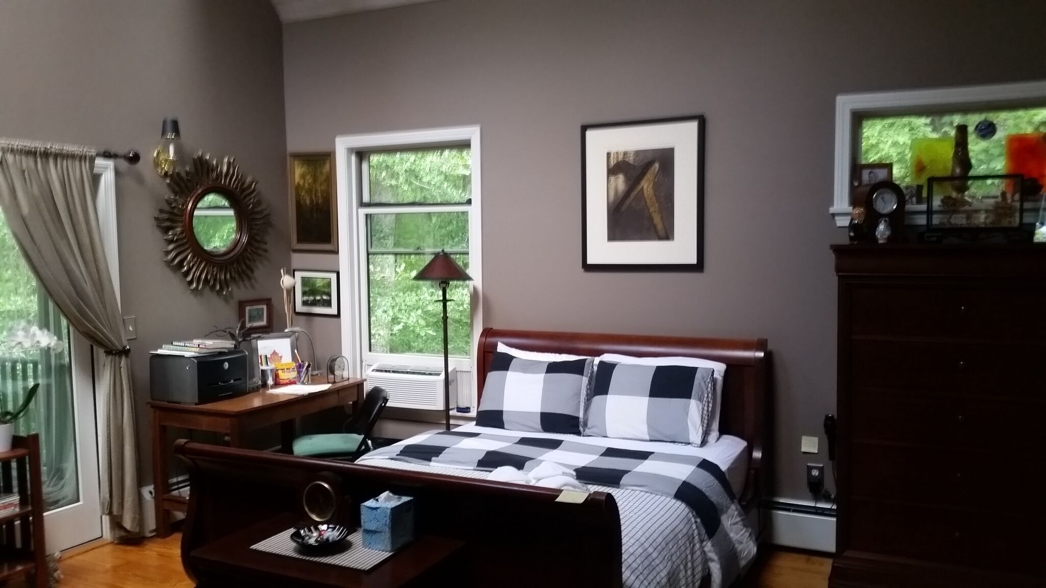 Cottage in the woods. Ten miles to Providence, Bristol and Fall River. <br>