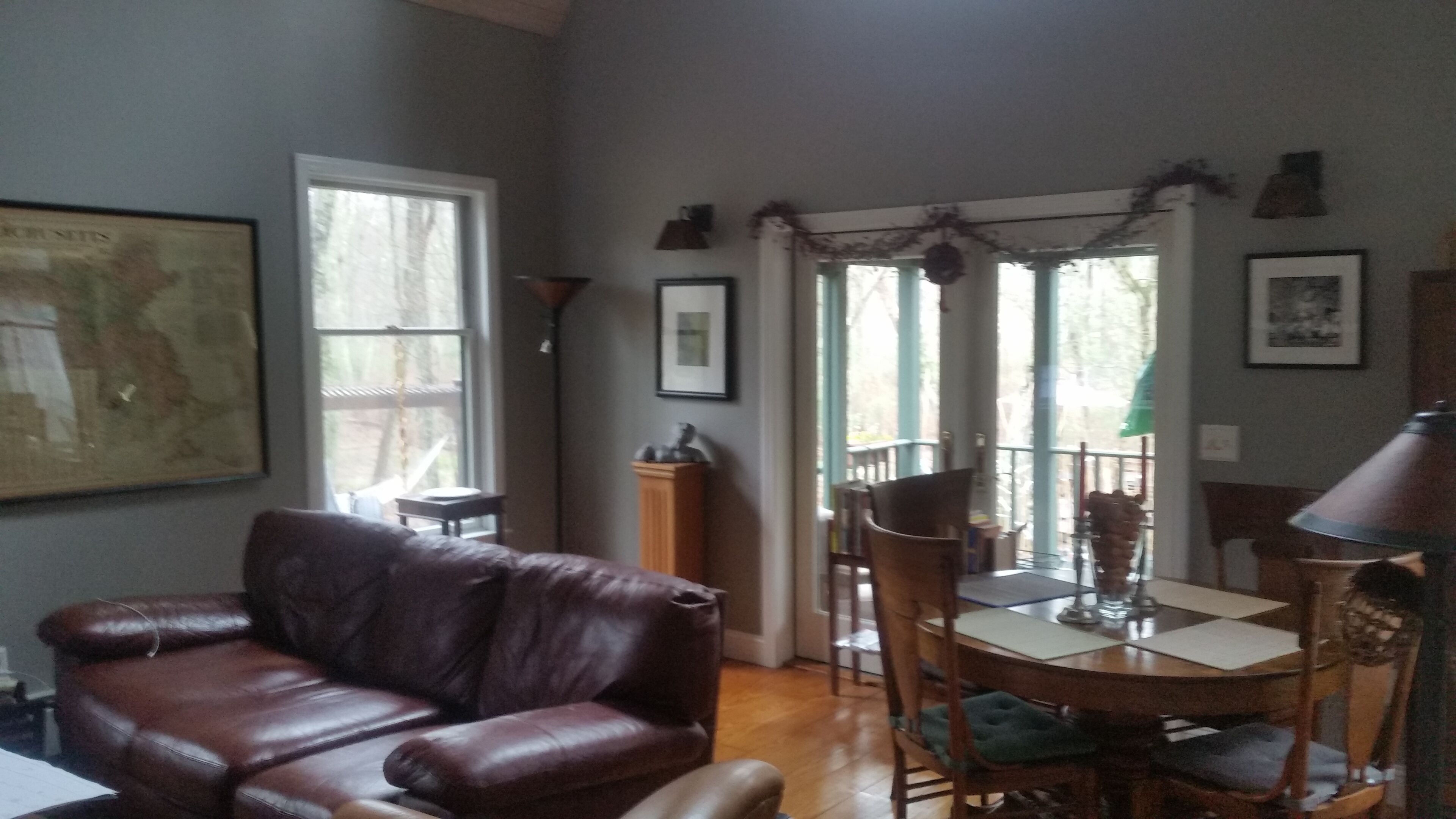 Cottage in the woods. Ten miles to Providence, Bristol and Fall River. <br>