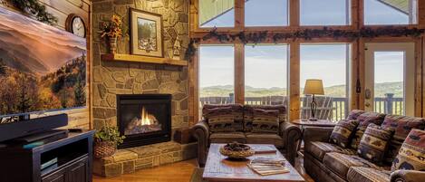 テレビ、暖炉、テーブルサッカー台