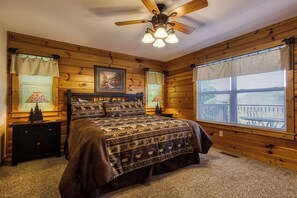 4 bedrooms, iron/ironing board, internet, bed sheets