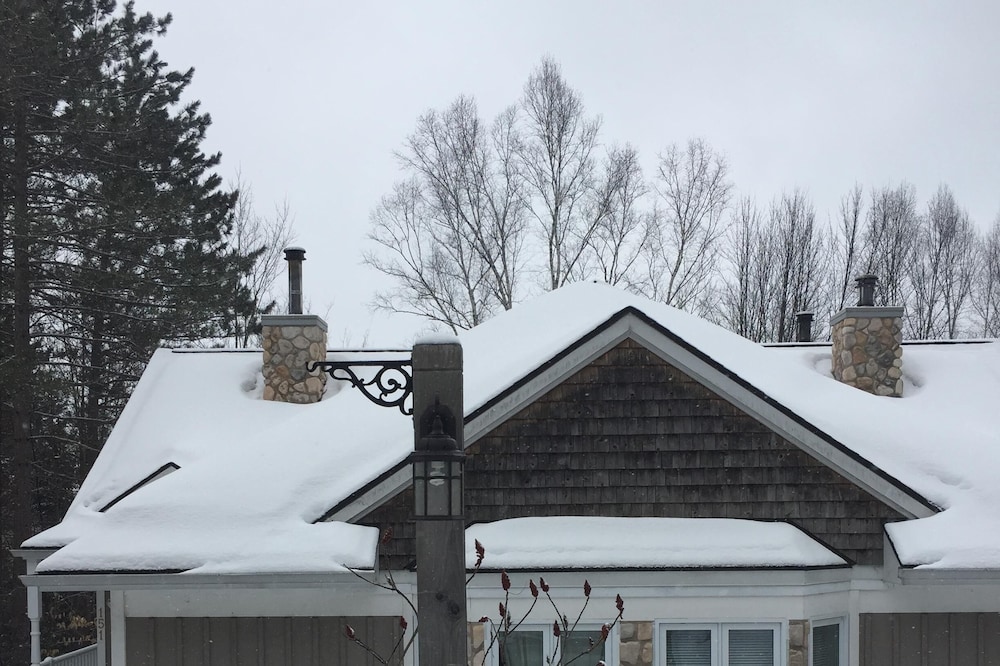 Cute and Cozy Tremblant Chalet